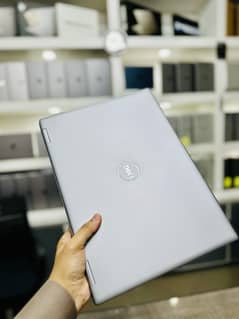 Dell Precision 7670 | I9 12HX | 32GB DDR5 | RTX 16 Gpu