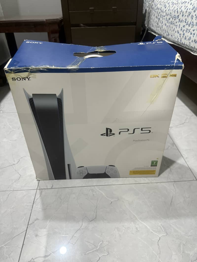 PS5 version CFI-1200A in excellent condition with 2 games and Monitor 1