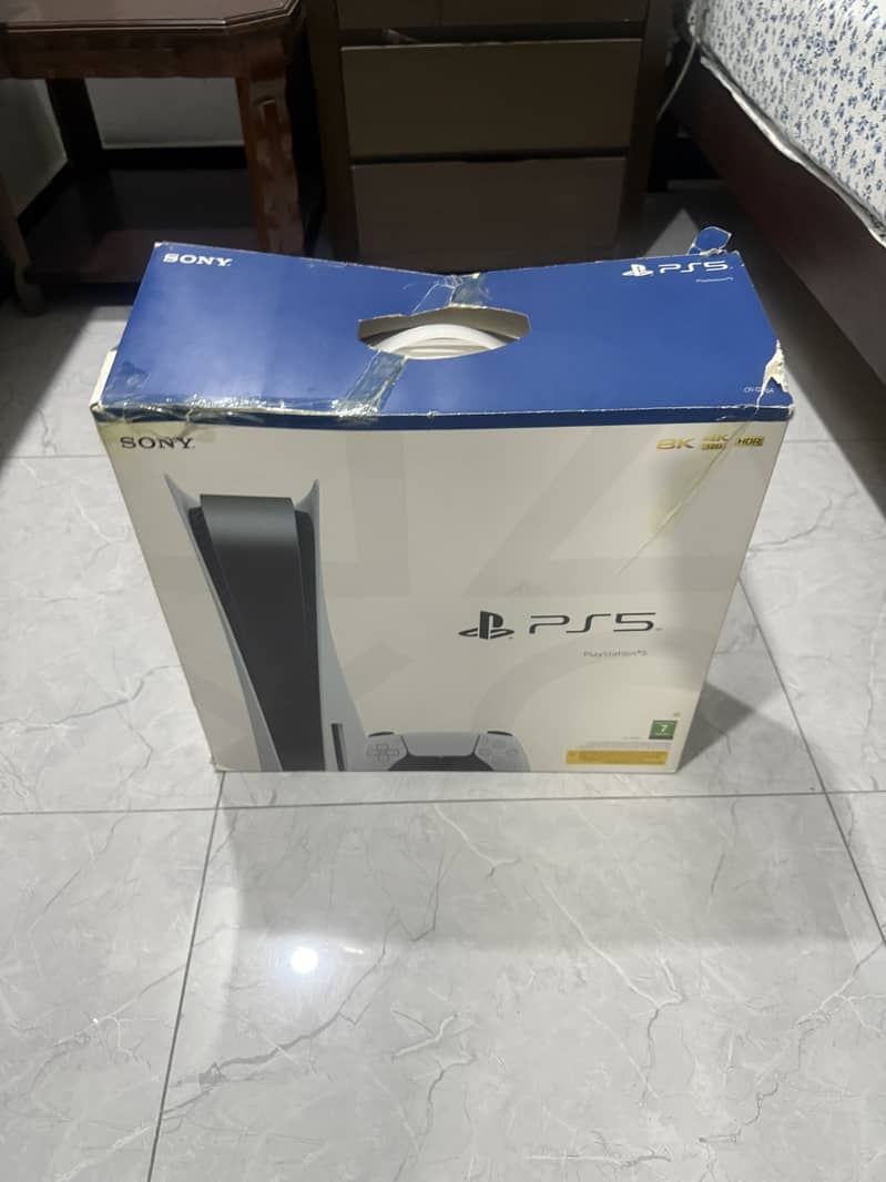PS5 version CFI-1200A in excellent condition with 2 games and Monitor 3