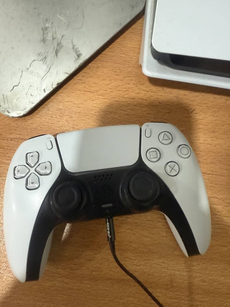 PS5 version CFI-1200A in excellent condition with 2 games and Monitor 4