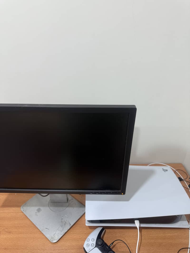 PS5 version CFI-1200A in excellent condition with 2 games and Monitor 5