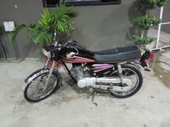 I'm selling my bike Honda 125 totally original condition 03253785445