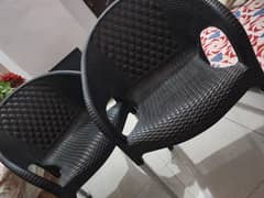 4 plastic chairs, new