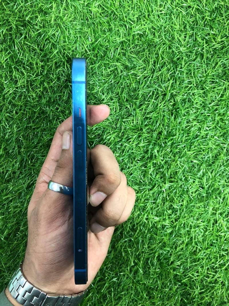 iPhone 13 Factory unlock with complete box 2
