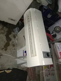 very good condition original gas no repair Gree Ac