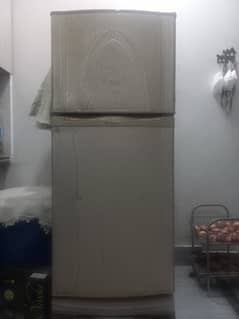 selling Dawlane fridge of medium size