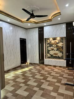 This beautifully crafted 5 Marla home in the heart of Ali Block is exactly what youve been waiting for!