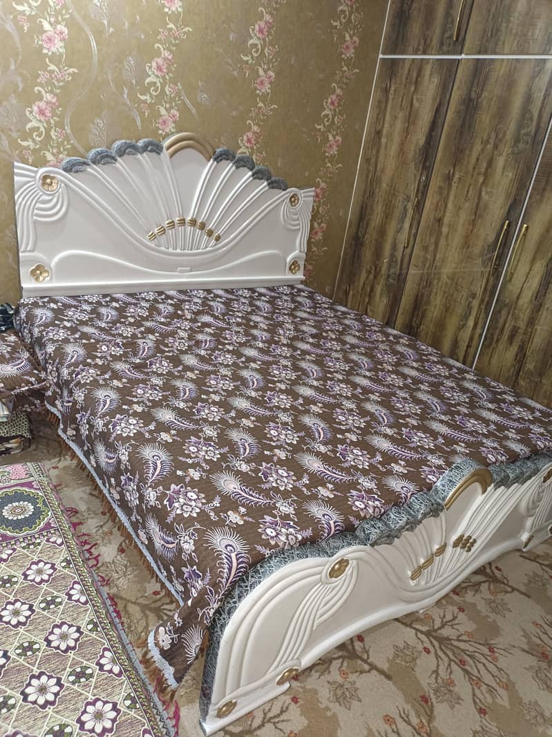 bed king/dressing table/side table/show cases 1
