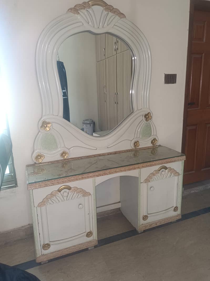 bed king/dressing table/side table/show cases 2