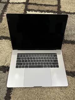 MacBook Pro 2017 – Core i7 / 16GB / 1TB SSD / 15 inch