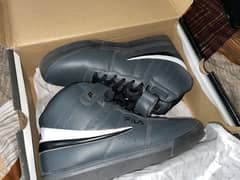 BRAND NEW FILA SNEAKERS US 9.5 ORIGINAL
