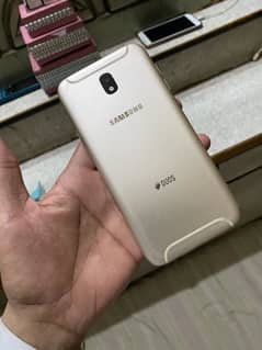 J7 pro 3/64 in totally clean condition