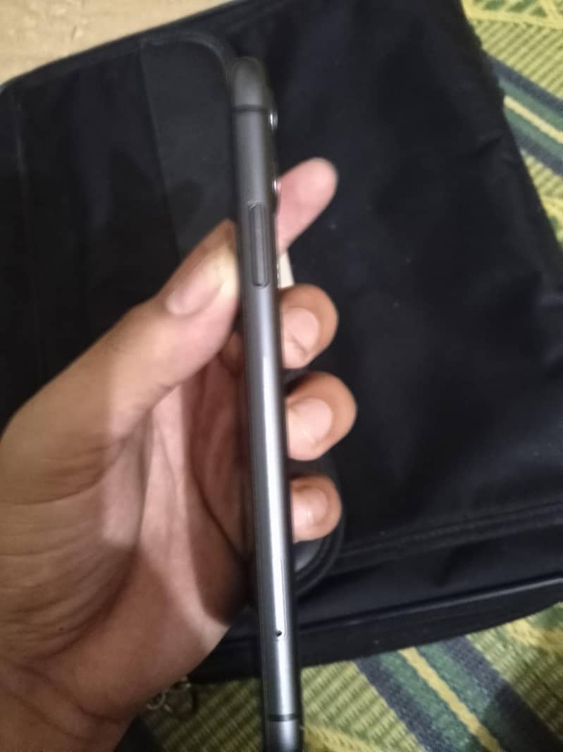 iphone 11 non PTA condition 10/10 battery 85 with box 2