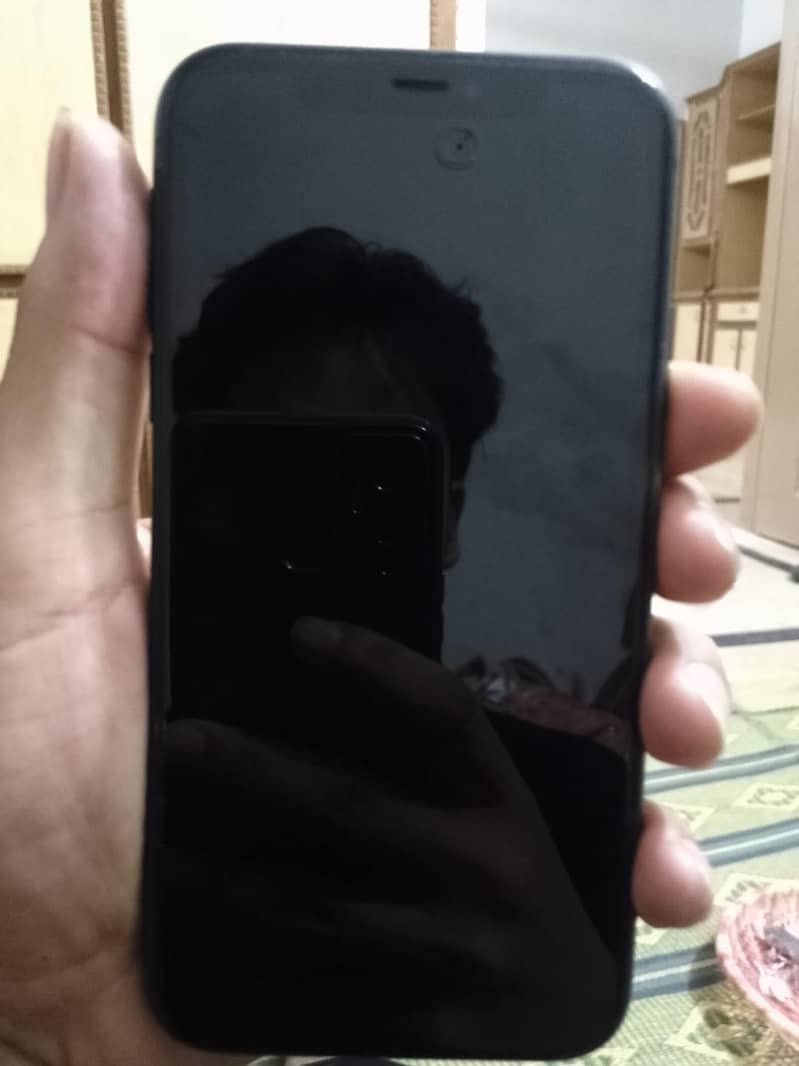iphone 11 non PTA condition 10/10 battery 85 with box 3