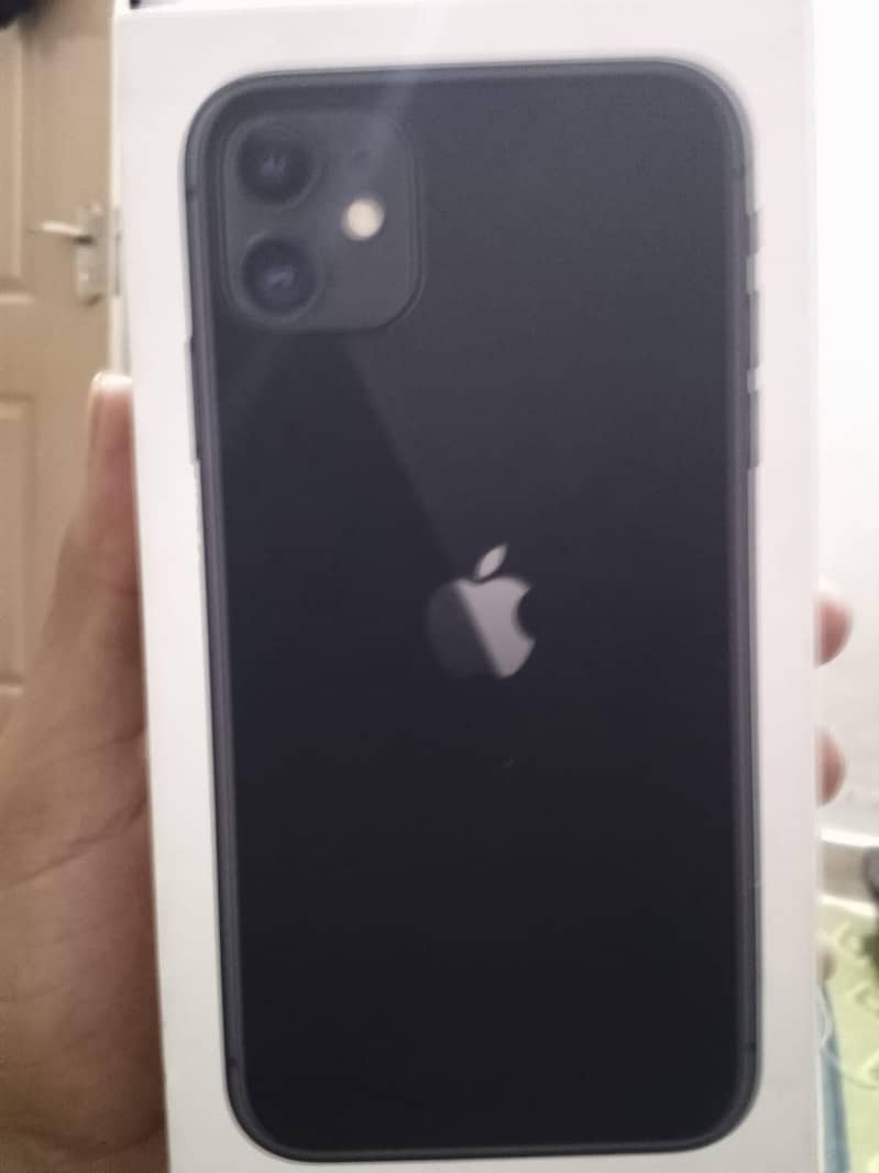 iphone 11 non PTA condition 10/10 battery 85 with box 4