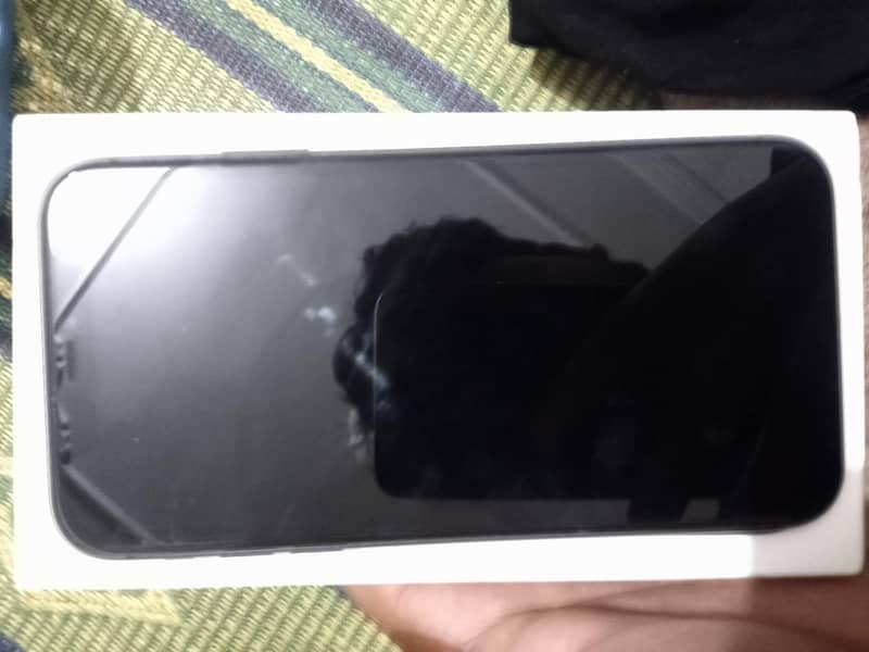 iphone 11 non PTA condition 10/10 battery 85 with box 5