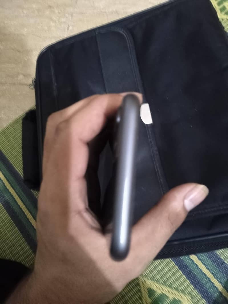 iphone 11 non PTA condition 10/10 battery 85 with box 6