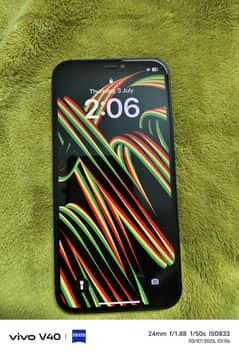 iphone 12, battery health 100%, 4 months sim time, 6 months apple