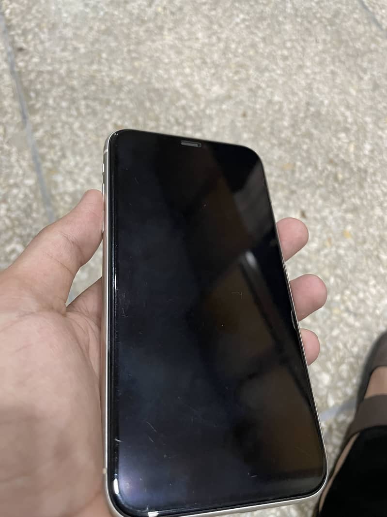 Iphone 11 Scom Working Phone With sim 2