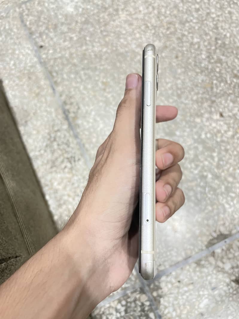 Iphone 11 Scom Working Phone With sim 3