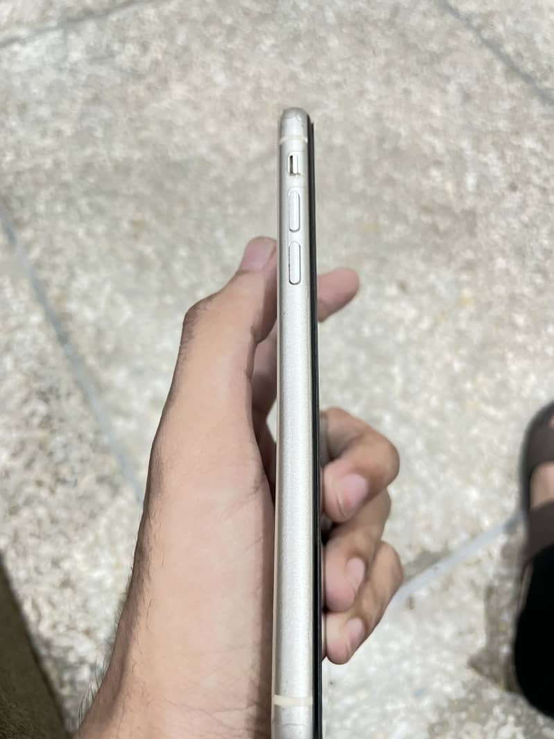 Iphone 11 Scom Working Phone With sim 4