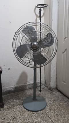 Royal fans Pedestal fan for sale.