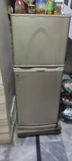 DAWLANCE REFRIGERATOR FOR SALE