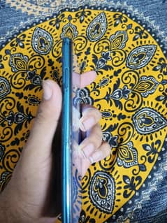 bilkul ok hai back glass crack hai