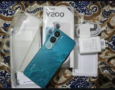 vivo y200 8+8/128 full box charger 10 month waranty 03707740600