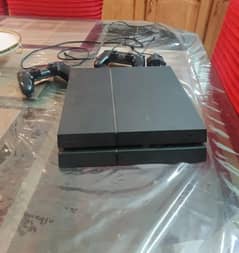 Ps4 fat 500gb with 2 controllers and 5 best games