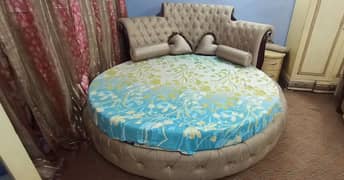 Round bed