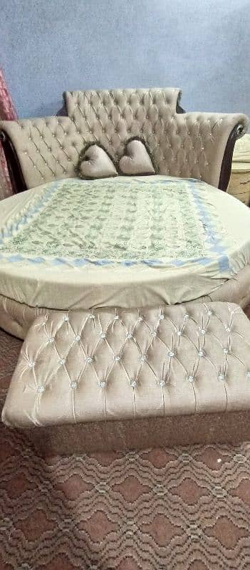 Round bed 2