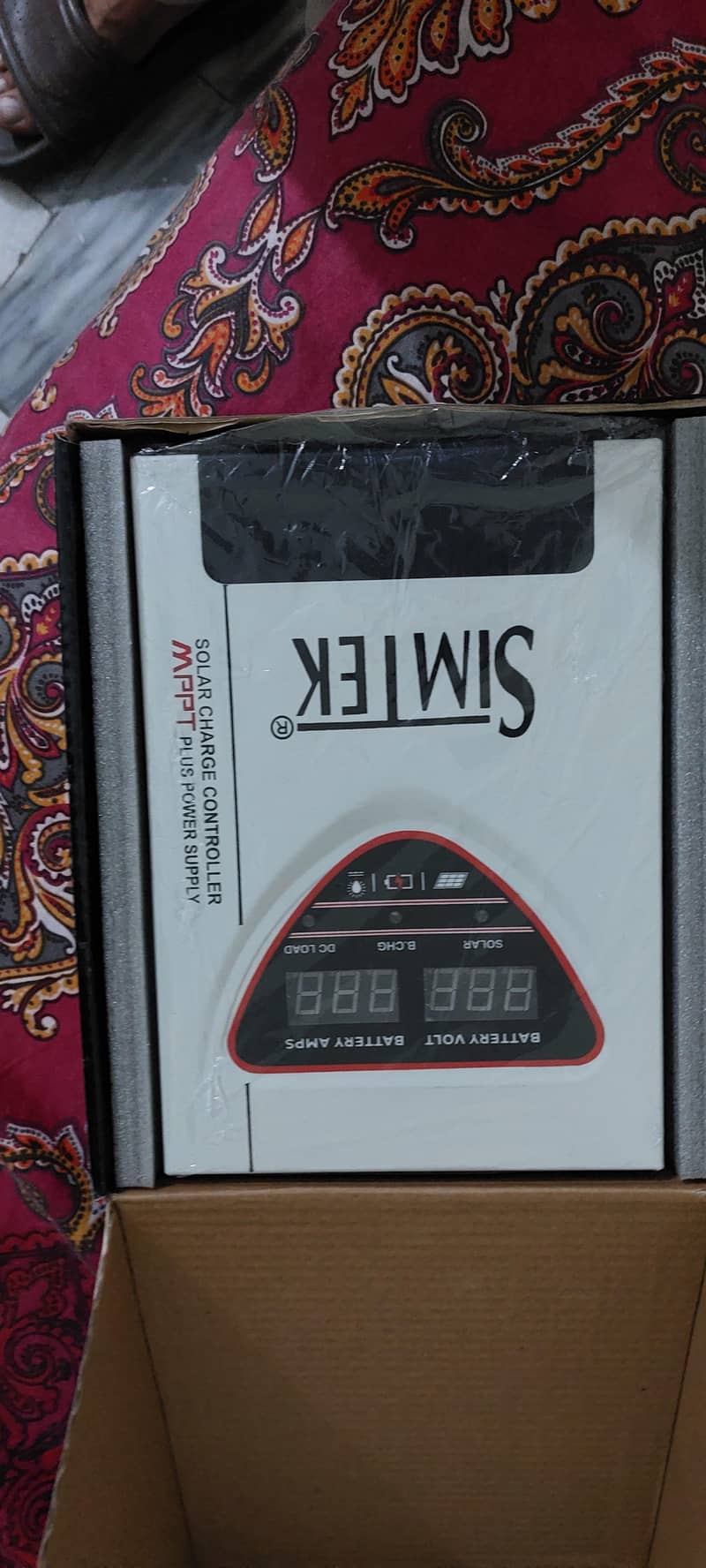 SimTek MPPT Solar Charger Controller 1