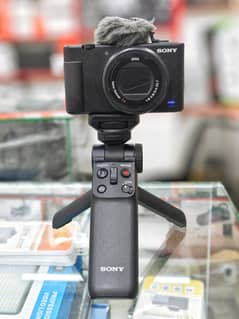 Sony ZV-1 with Sony stand (HnB digital)