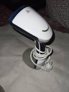 Hand held steam iron