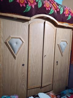almari divider dressing