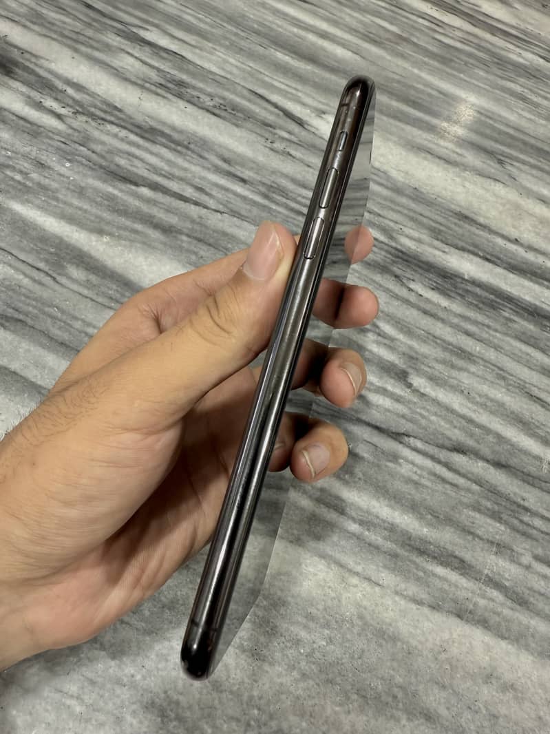 iPhone 11 Pro Max - PTA Approved - Dual Sim -10/10 Condition with Box 8
