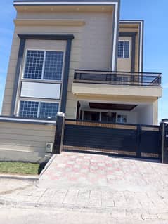 8 Marla Brand New Luxury House Available For Sale