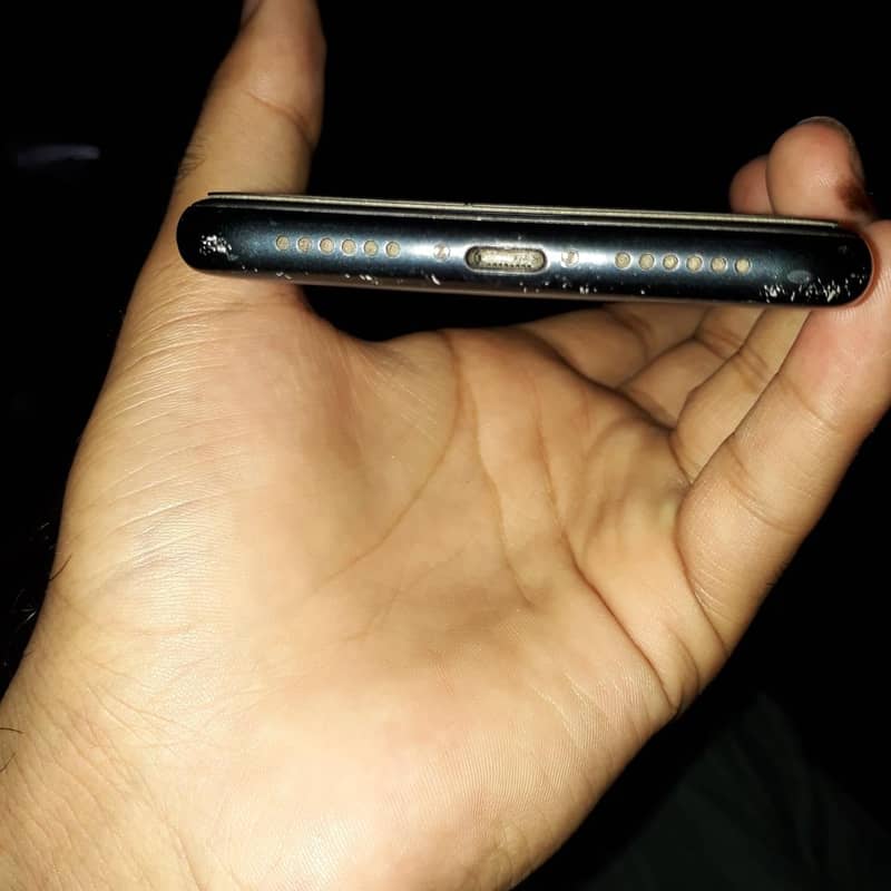 IPHONE XR 4
