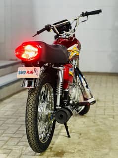 Honda 125 model 2025  . condition 10 by 10. contact  03054637651 ijaz