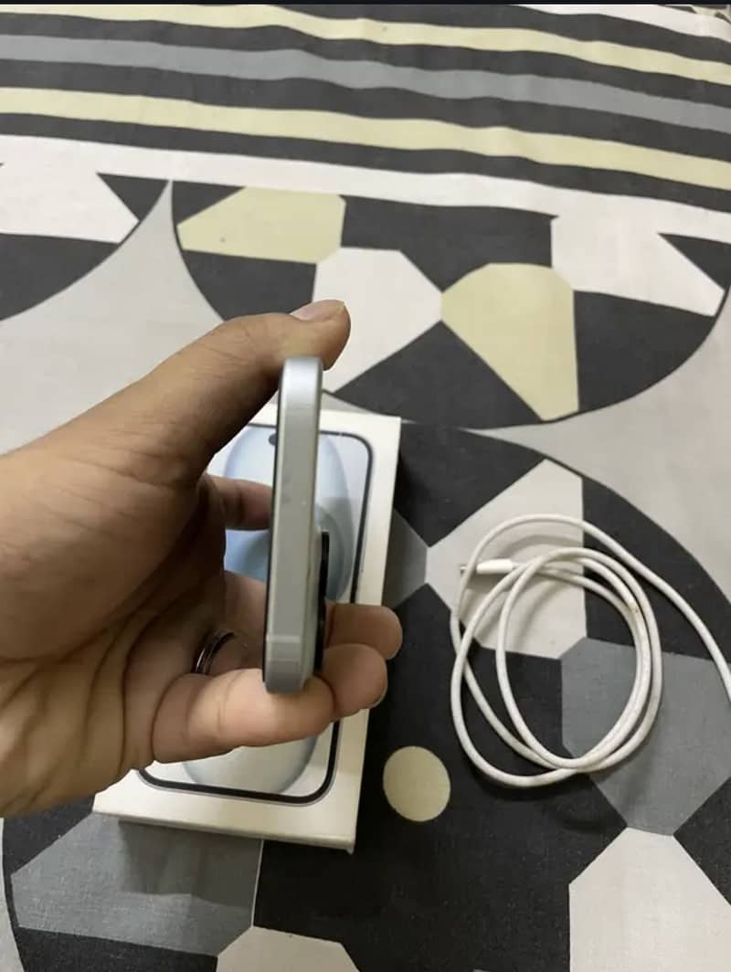 Iphone 15 Factory unlock Non active sim time available with box 3