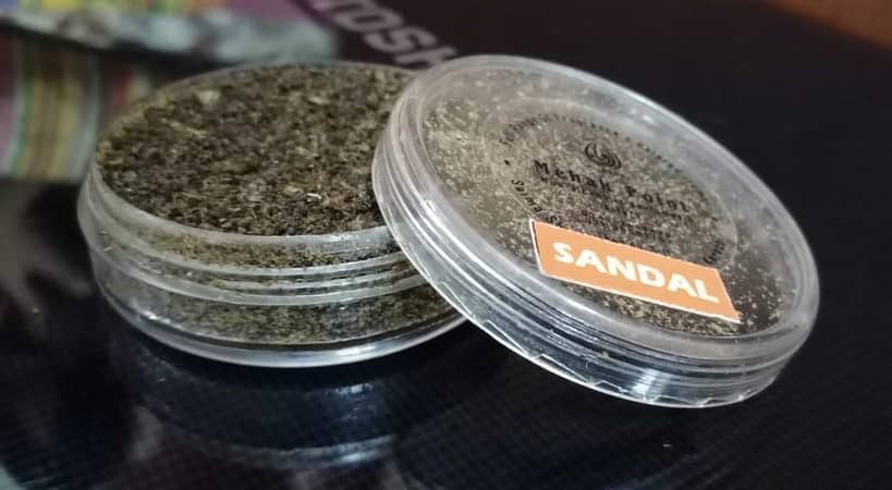 Bakhoor Incense Powder - Sandalwood Scent, Approximately 12 Grams