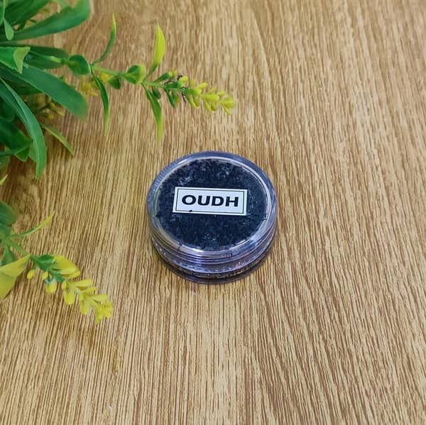 Bakhoor Incense Powder with Oudh and Agar Wood Scent - Approximately 6 Grams