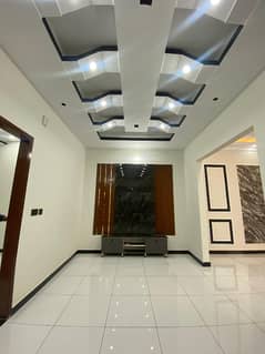 120 sqyrds Luxury house in Scheme 33 available for sale