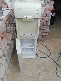 sell water dispenser ok hai upar neche colling karta hai