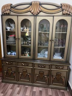 Elegant Showcase for Sale – Great Condition!