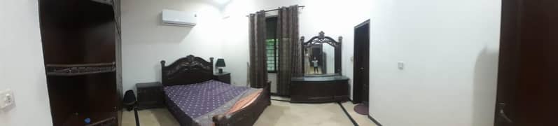 bed and dressibg table