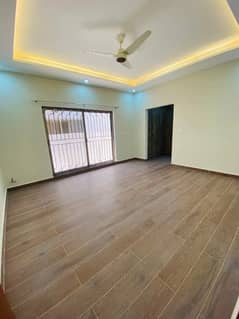 15 Marla Brand New House For Rent Very Prime Location D/D Kitchen Big Store Room Servant Quarter Car Porch Green Area