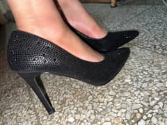 "Elegant Women’s Heels – Limited Time Offer!"