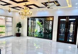 House Sized 10 Marla Is Available For sale In Bahria Town - Sector C